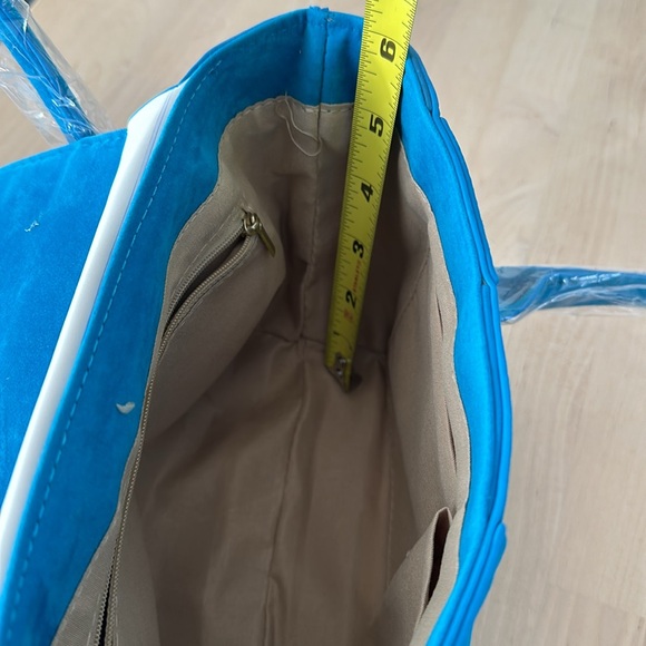 Just gorgeous 9X6 inches hand bag . - Picture 6 of 7